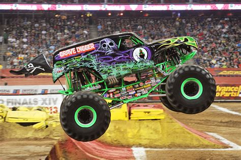 monster truck grave digger videos.